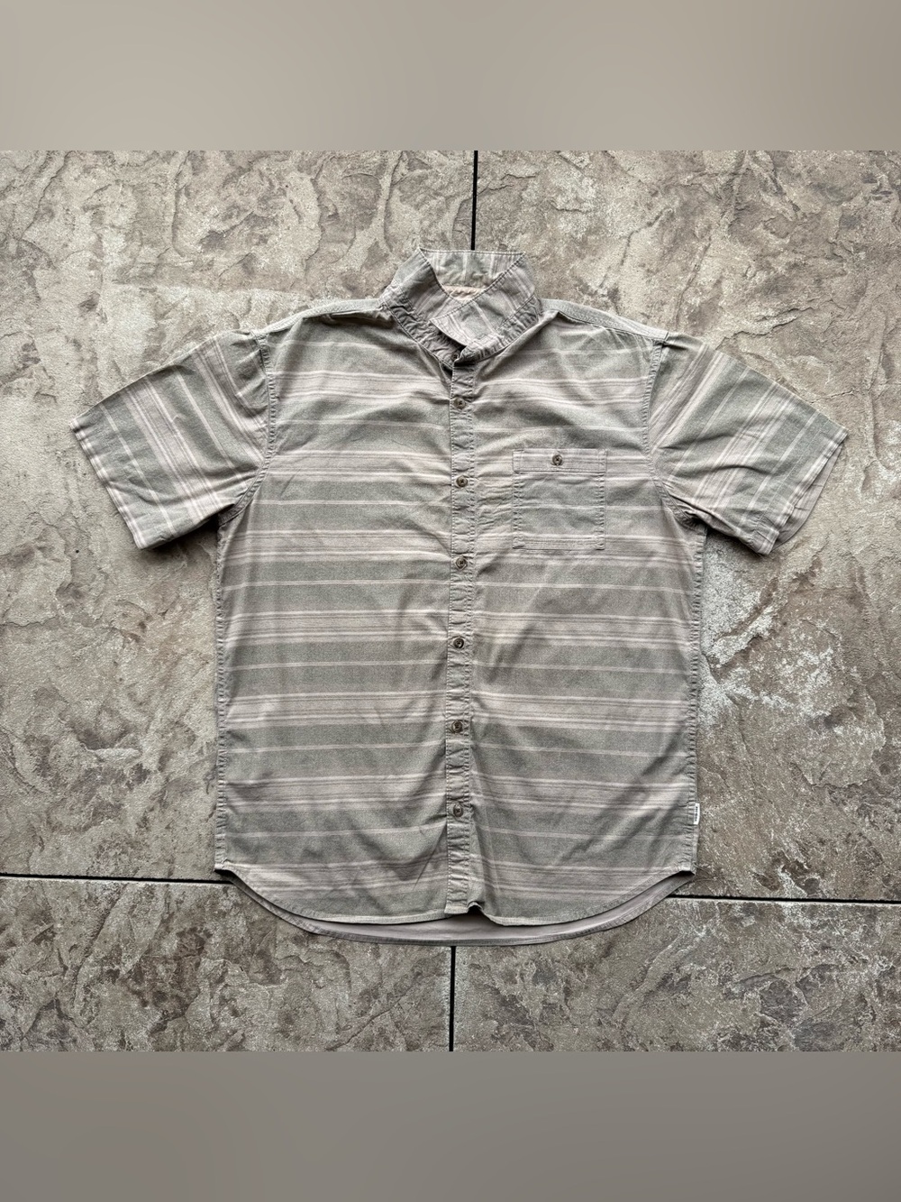 Voyager Tan & Light Green Striped Short Sleeve Button Up Shirt Size Large